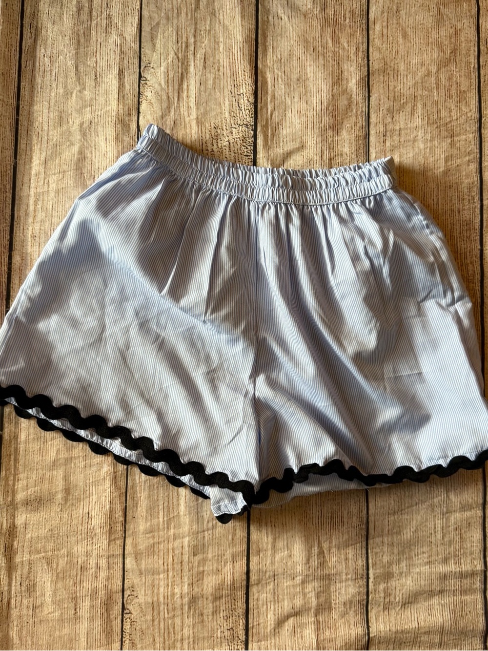 Live 4 Truth Size XS White Blue Stripe Scalloped Edge Shorts